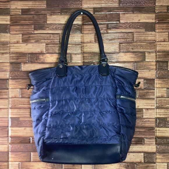 SOL & SELENE Large Quilted Navy Blue Crossbody Bag - Picture 2 of 14